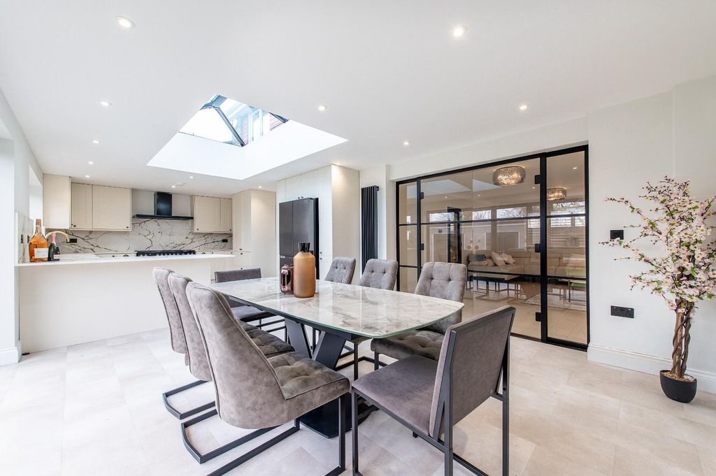 Property photo 2 of 27 Kicthen Diner