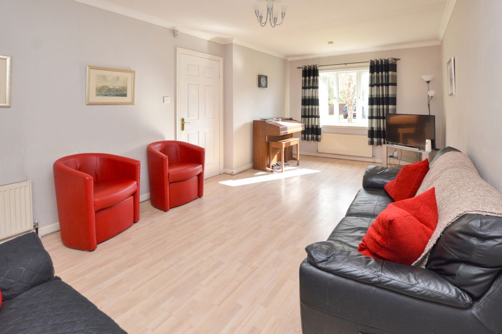 Property photo 3 of 21 Lounge