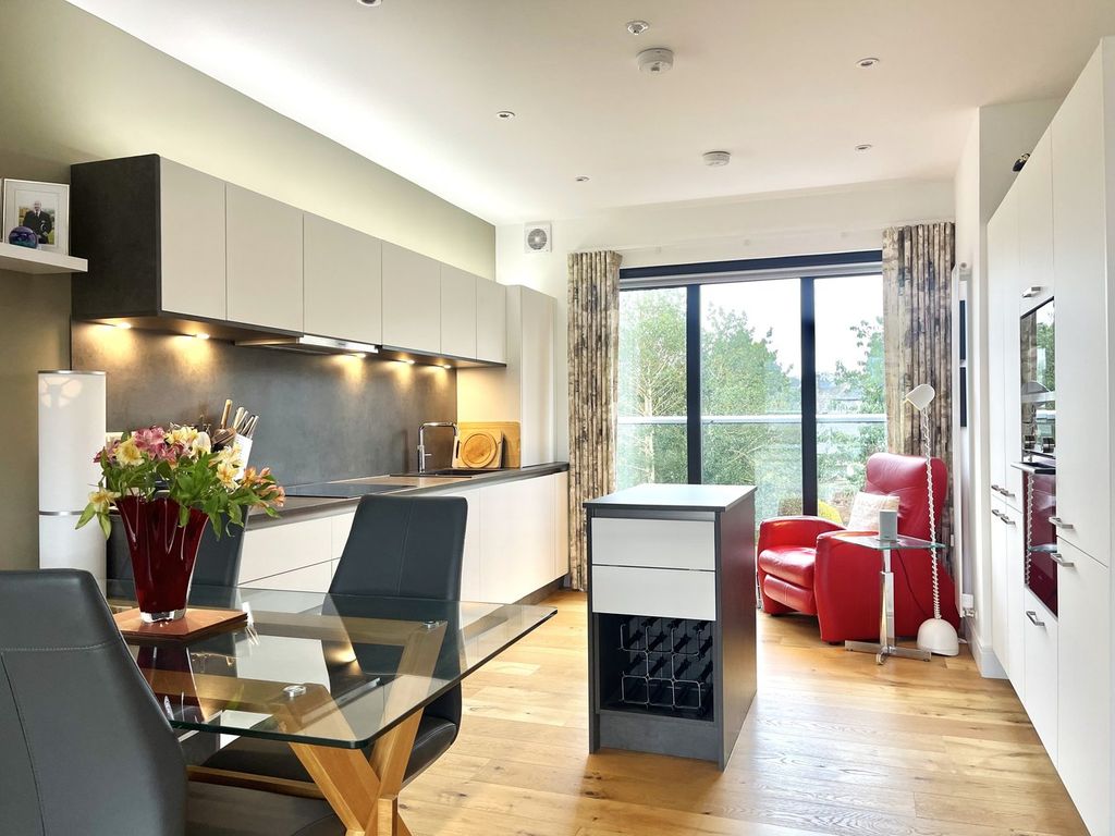 Property photo 2 of 36