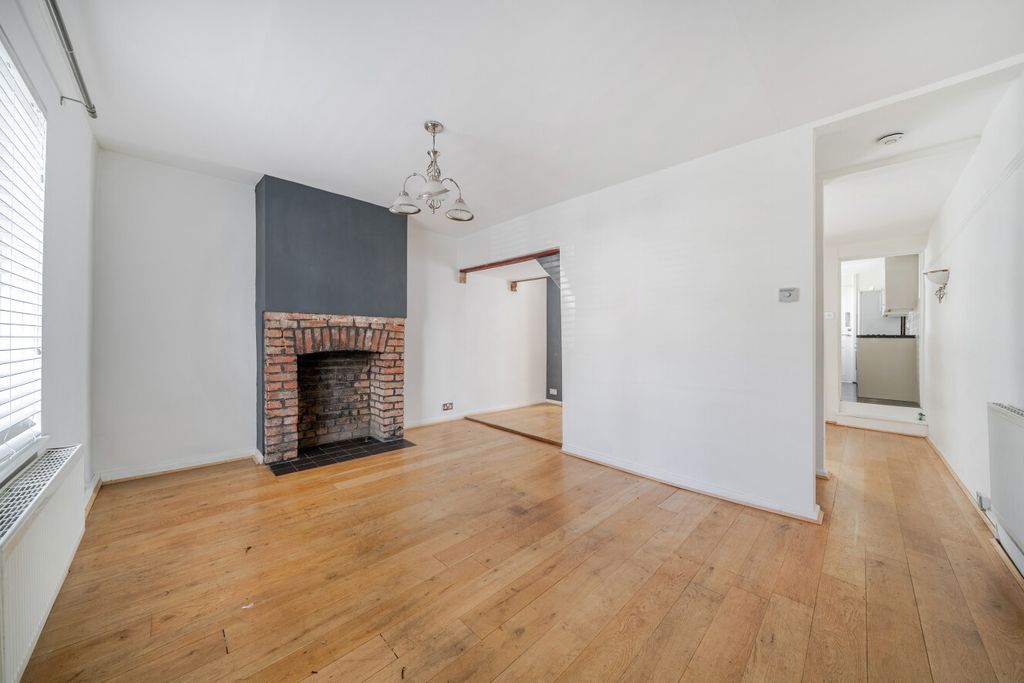 Property photo 2 of 14 1476976-19-6A2804...