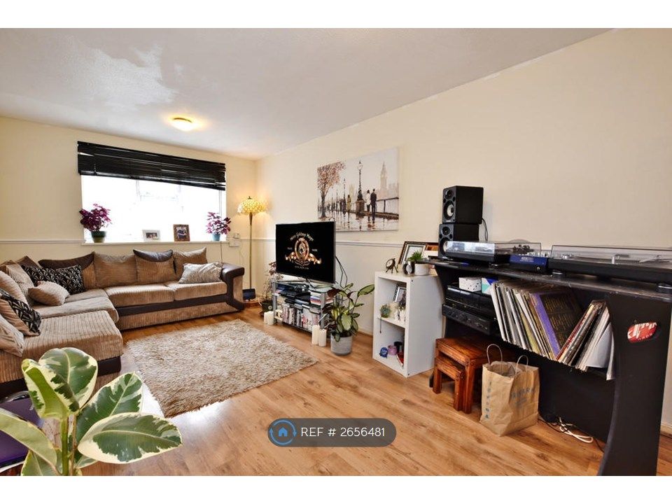 Property photo 1 of 8 Living Room