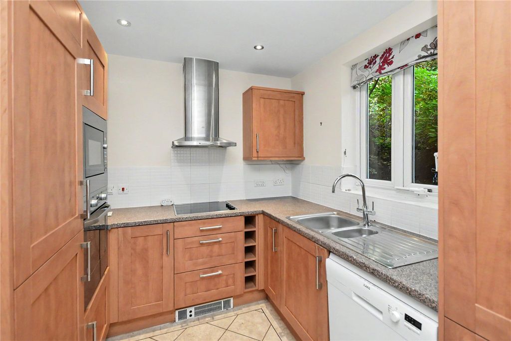 Property photo 2 of 14 Picture No. 15