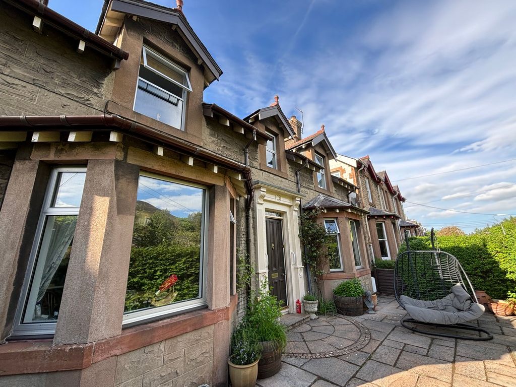 Property photo 2 of 28