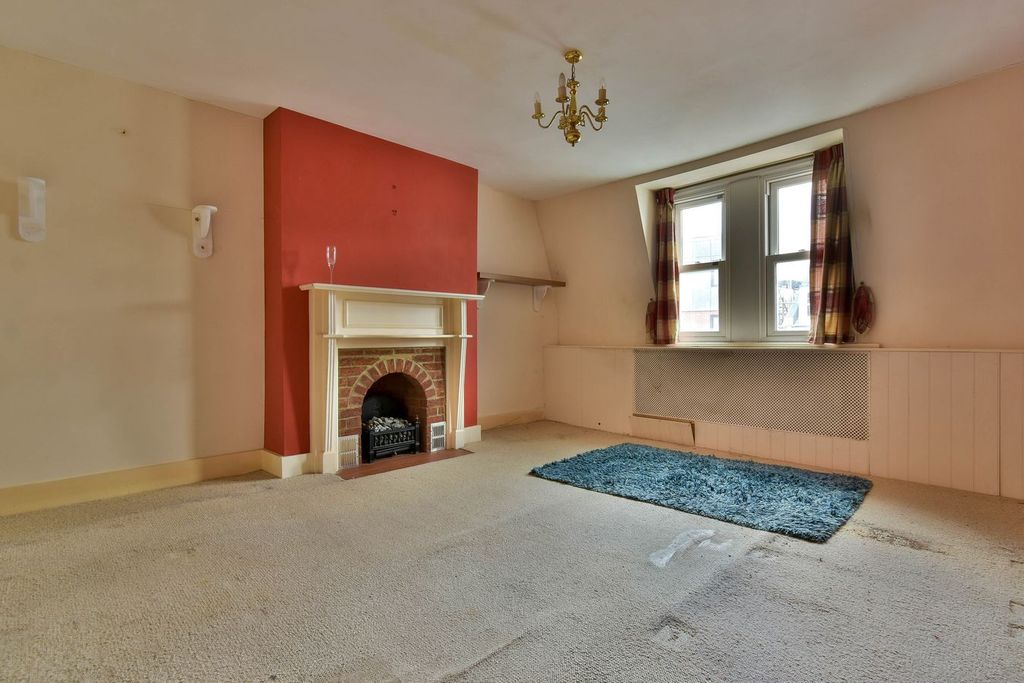Property photo 3 of 11