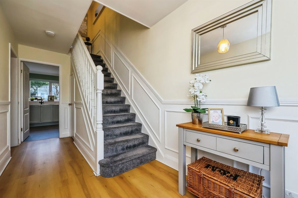 Property photo 3 of 32