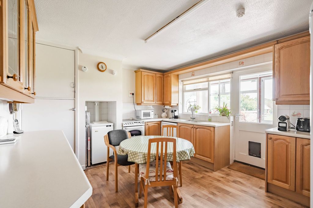 Property photo 2 of 25