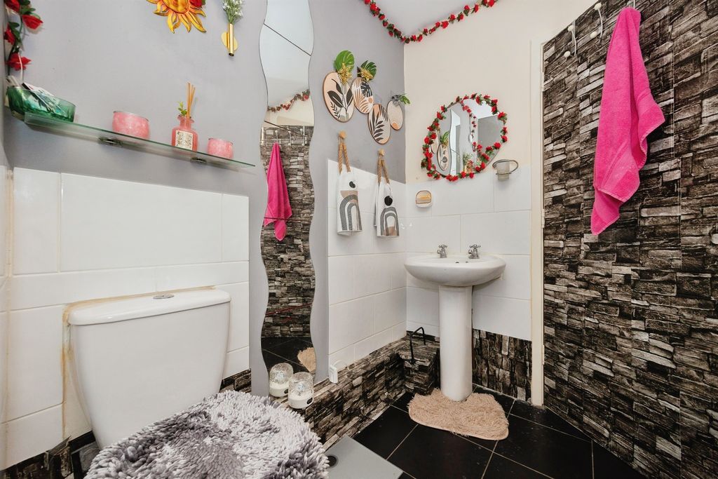 Property photo 2 of 13