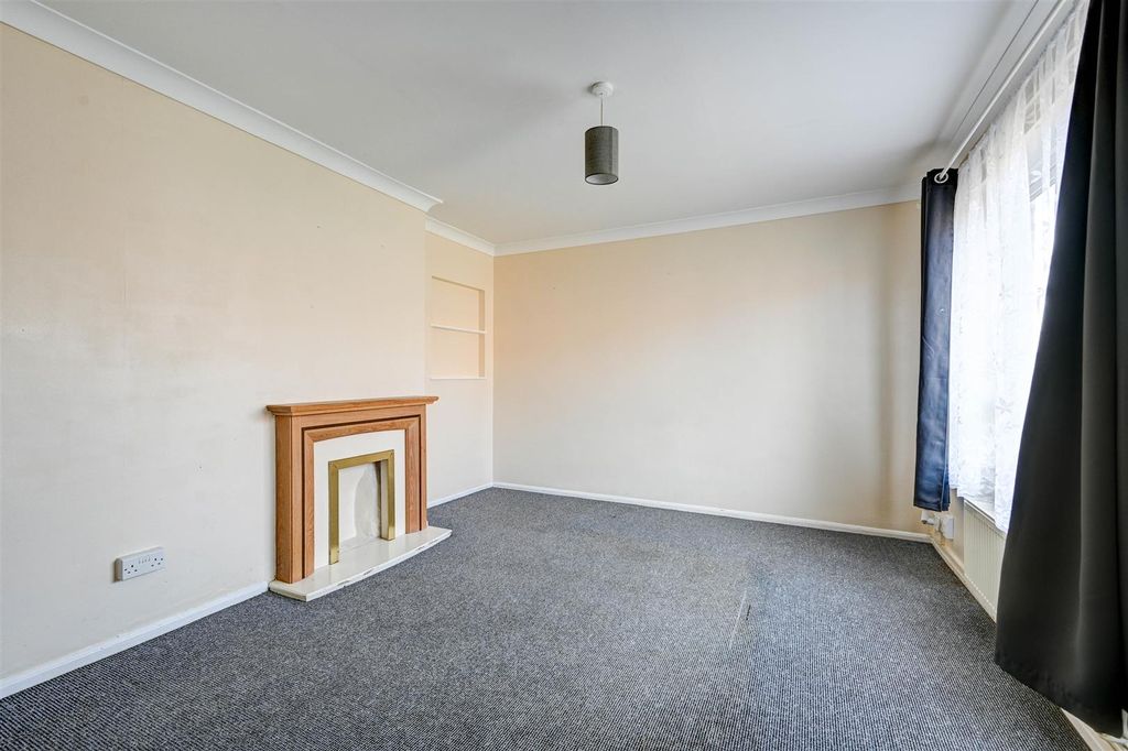 Property photo 3 of 13 Lounge.Jpg