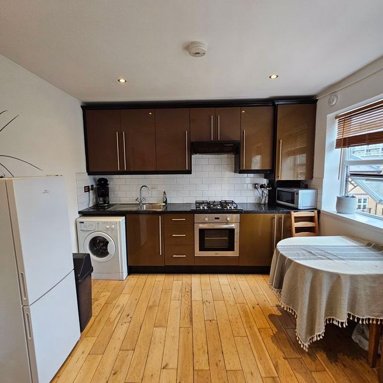 Property photo 1 of 6 Kitchen Area