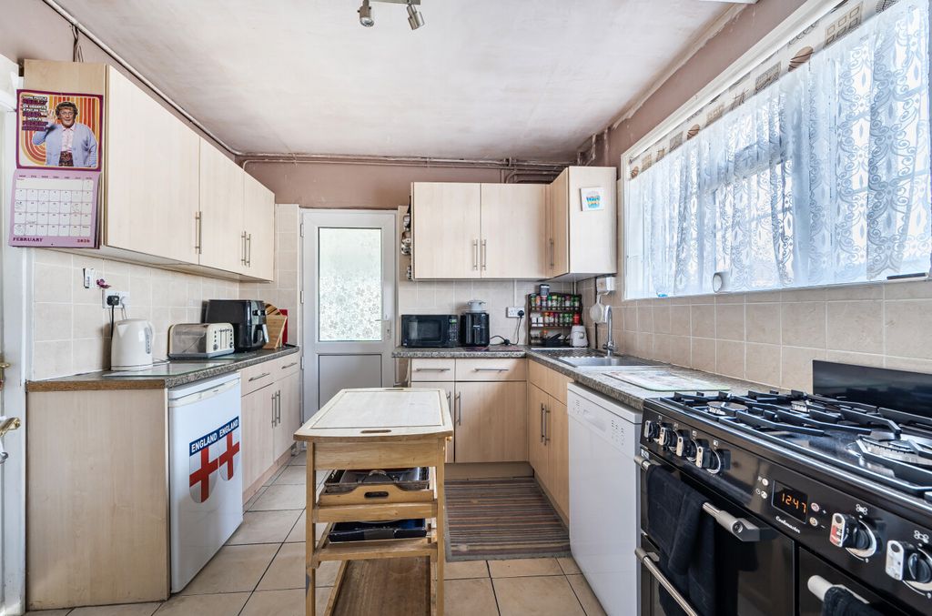 Property photo 3 of 17 1409722-12-698F75...