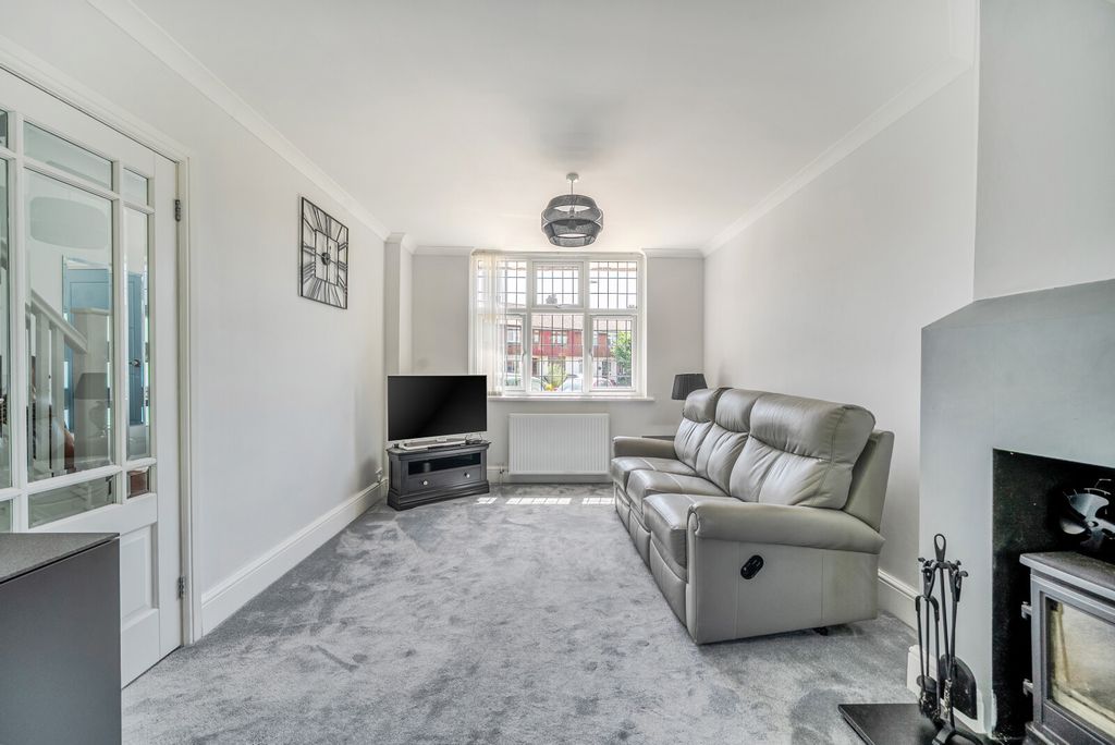 Property photo 2 of 17 Sitting Room
