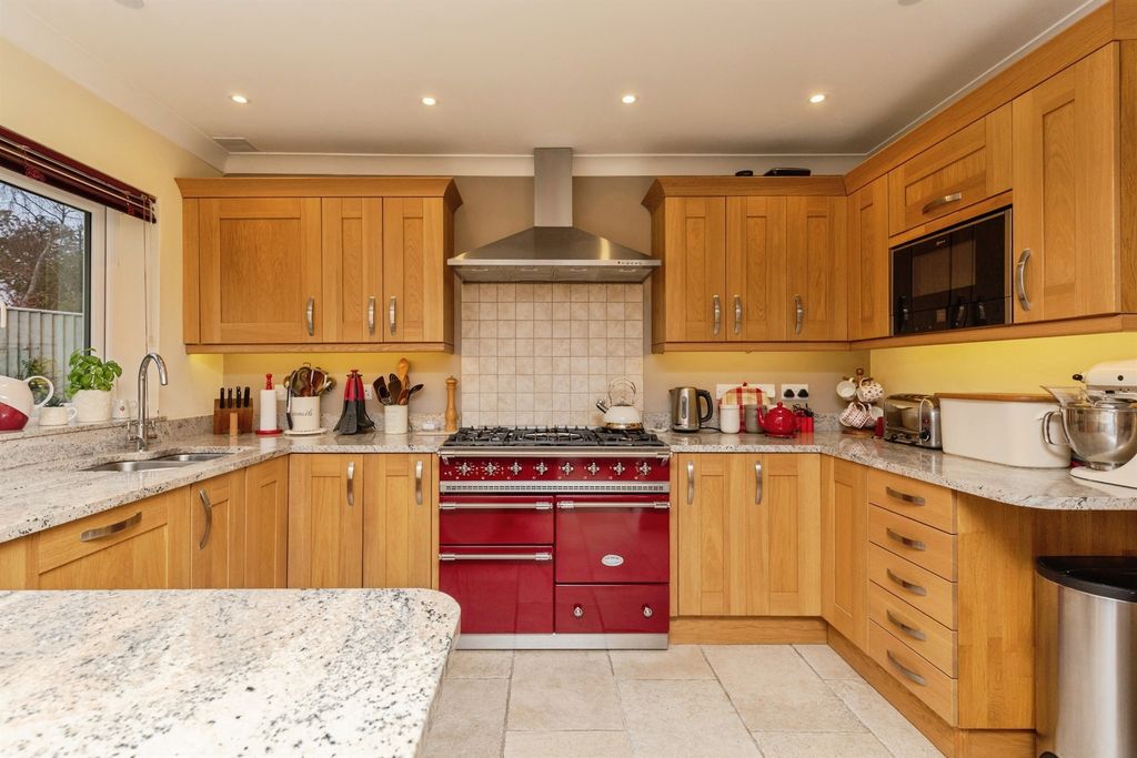 Property photo 3 of 18