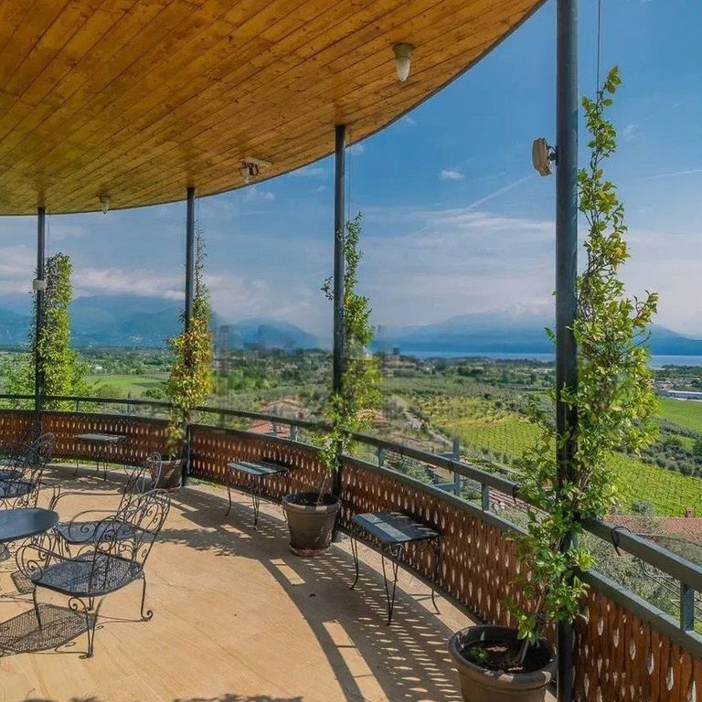 Property photo 1 of 12 Charming Villa In Picedo, Lombardia