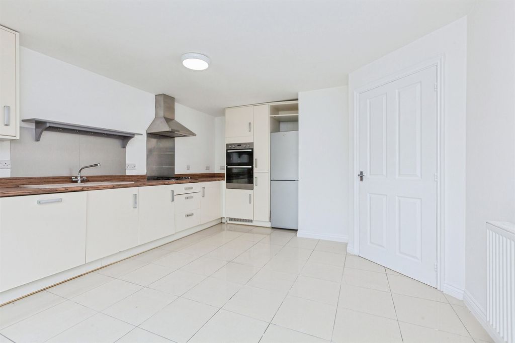 Property photo 2 of 20 Kitchen/Diner