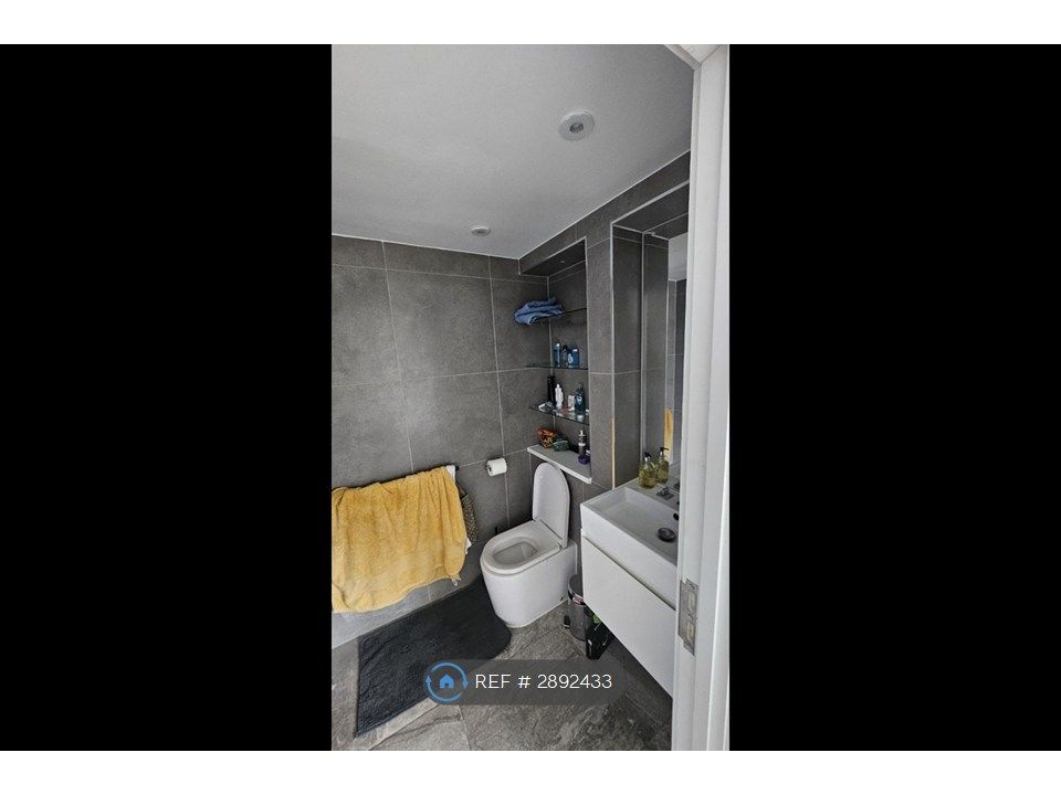 Property photo 3 of 8 Ensuite Bathroom
