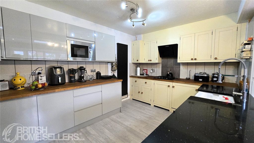 Property photo 3 of 19 Picture No. 12
