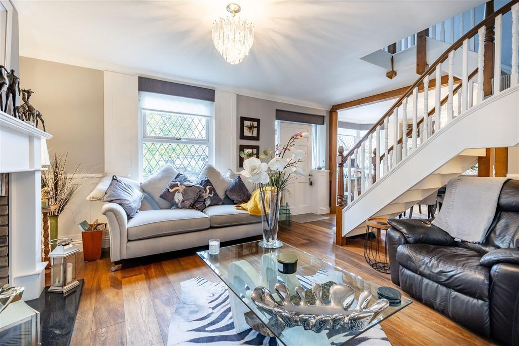 Property photo 3 of 39 Wayside (5).Jpg