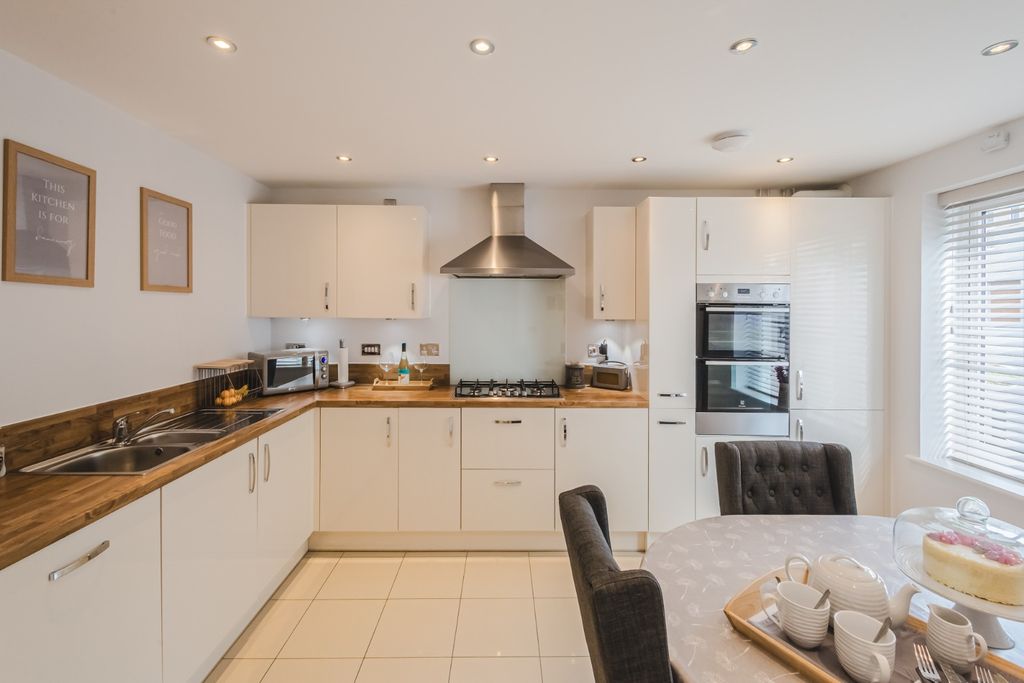 Property photo 3 of 27 4225284