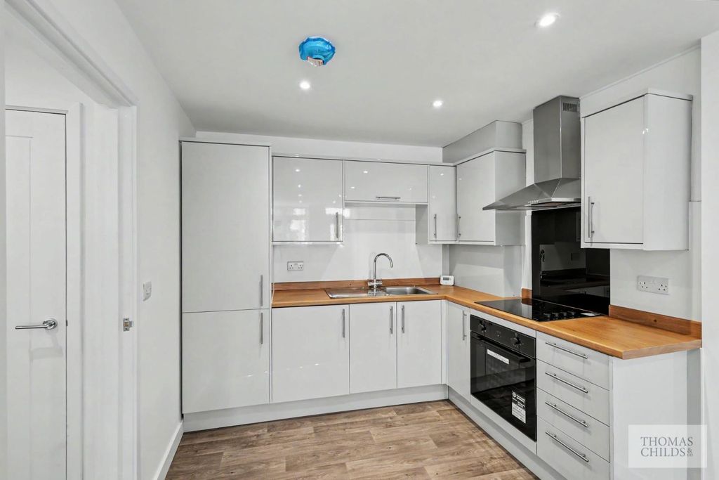 Property photo 2 of 9 60 High Street One Bed_2.Jpg