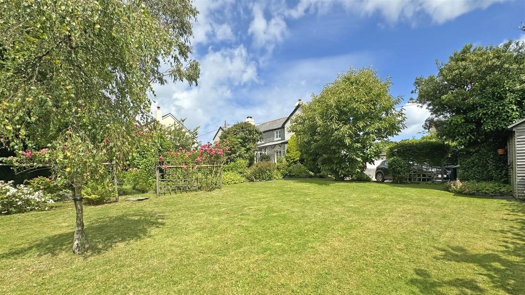 Property photo 3 of 27 Garden 3.Jpg