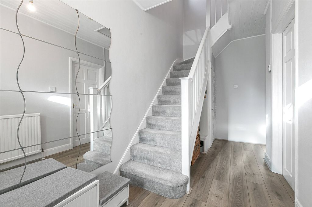 Property photo 2 of 12 Hallway