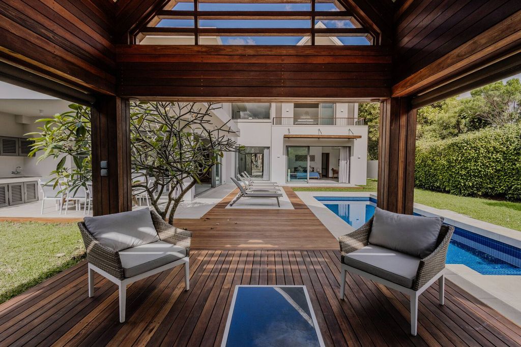 Property photo 2 of 28