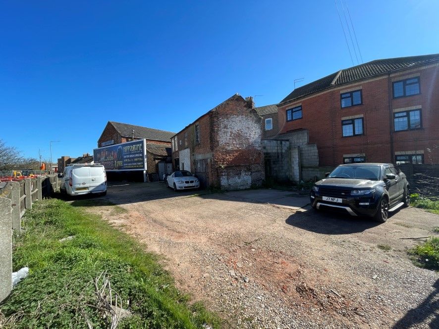 Property photo 1 of 12