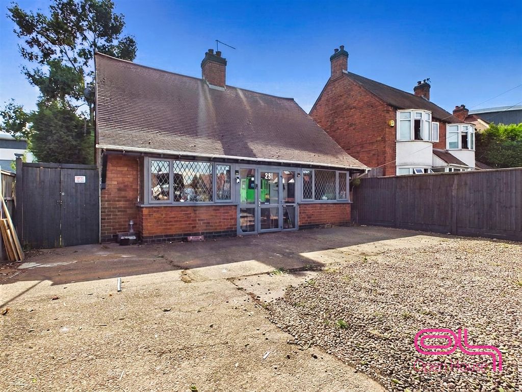Property photo 1 of 27 Lichfield Road, Barton Under Needwood (1).Jpg
