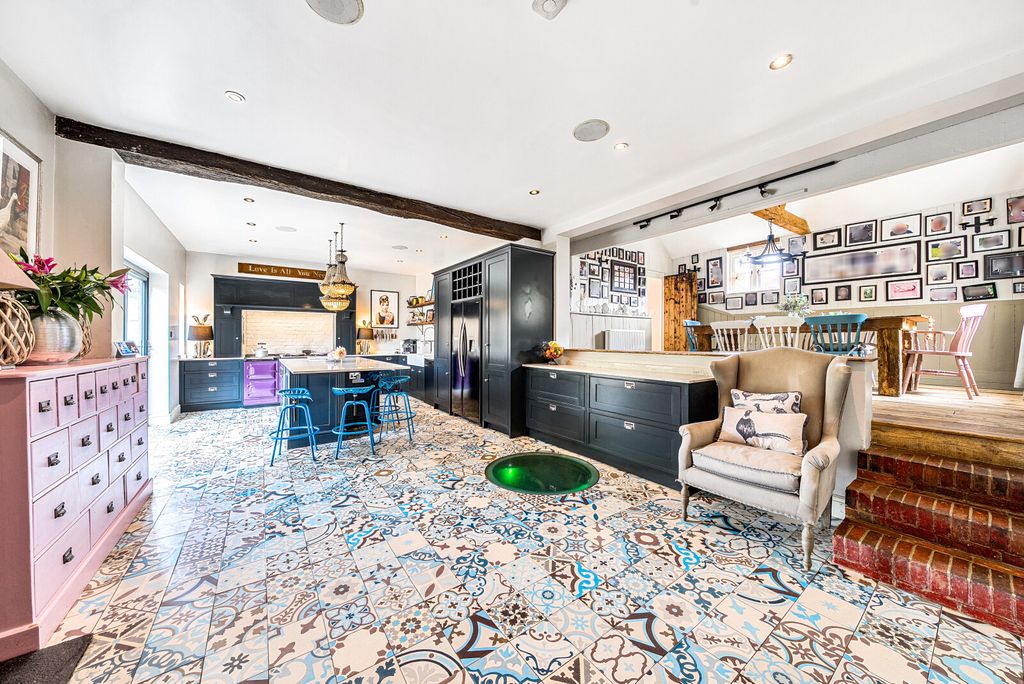 Property photo 3 of 35 1340361-23-689E28...