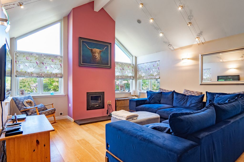 Property photo 2 of 50