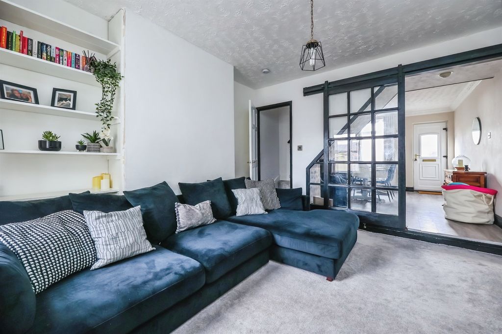 Property photo 2 of 17