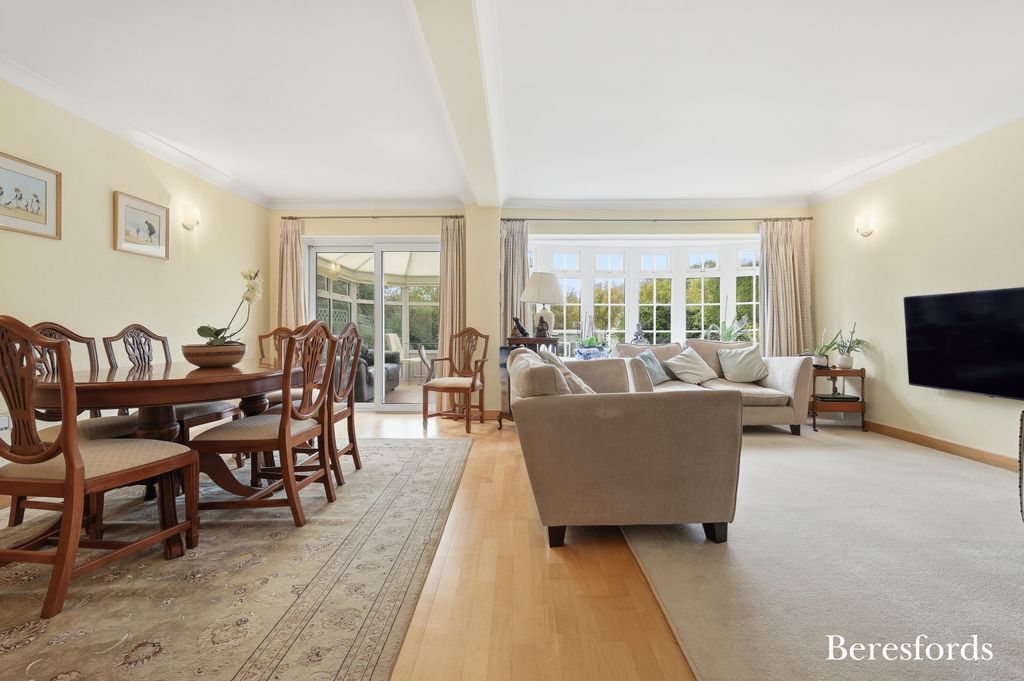 Property photo 2 of 28 Picture No. 23