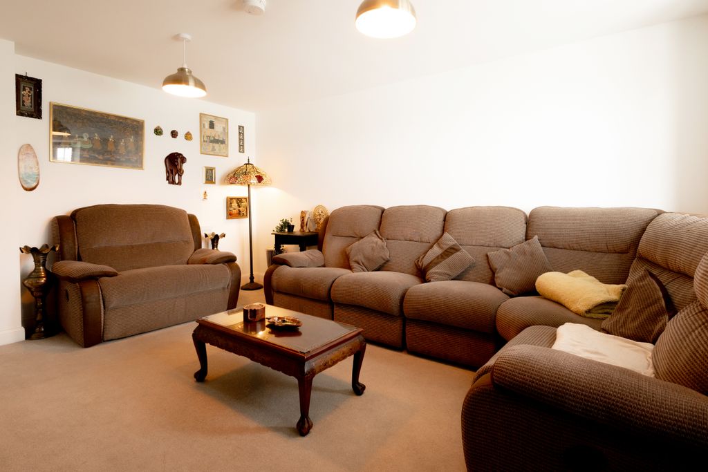 Property photo 2 of 36