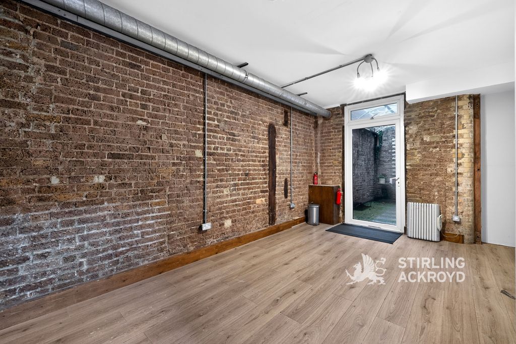 Property photo 1 of 19 Hallway