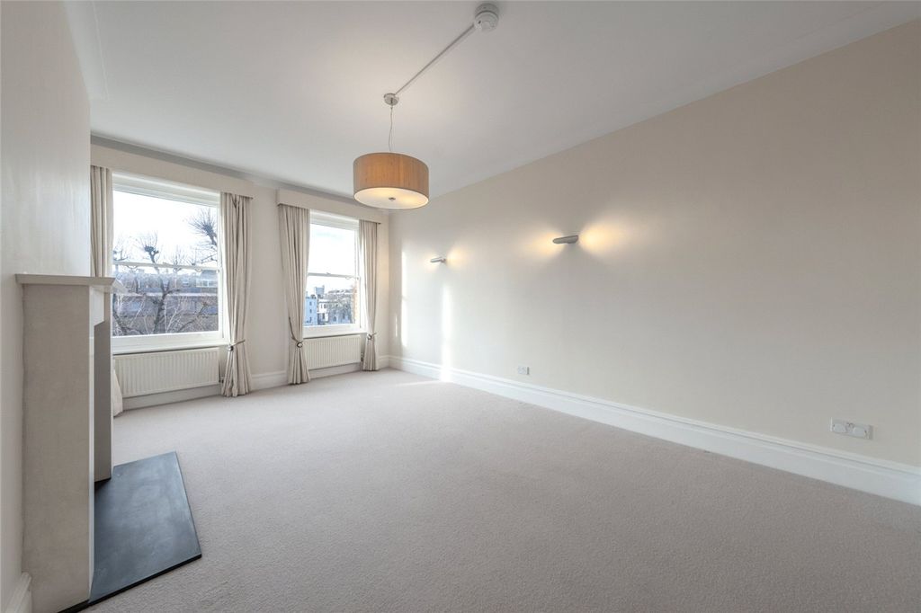 Property photo 2 of 18 Picture No. 10