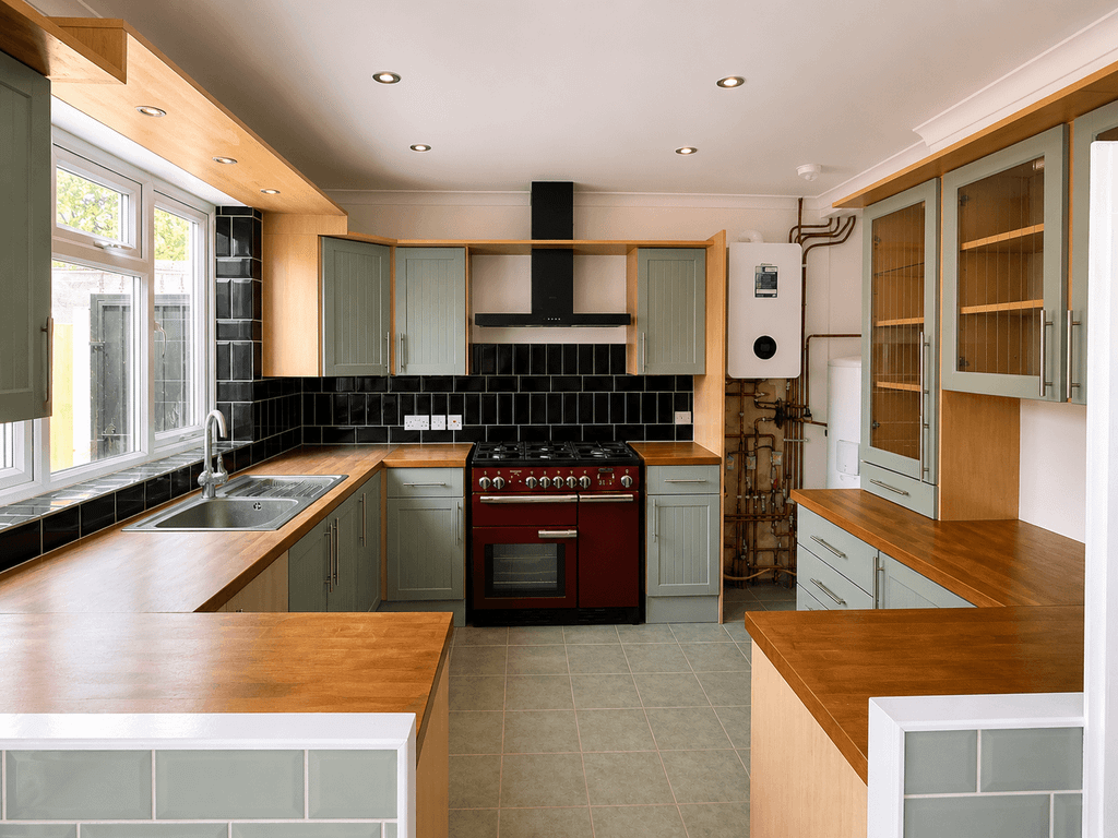 Property photo 1 of 9 HMO - Five Bedrooms House To Let