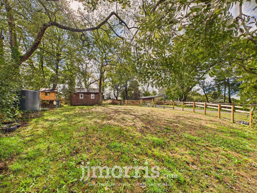 Property photo 2 of 40