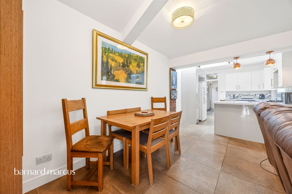 Property photo 2 of 23