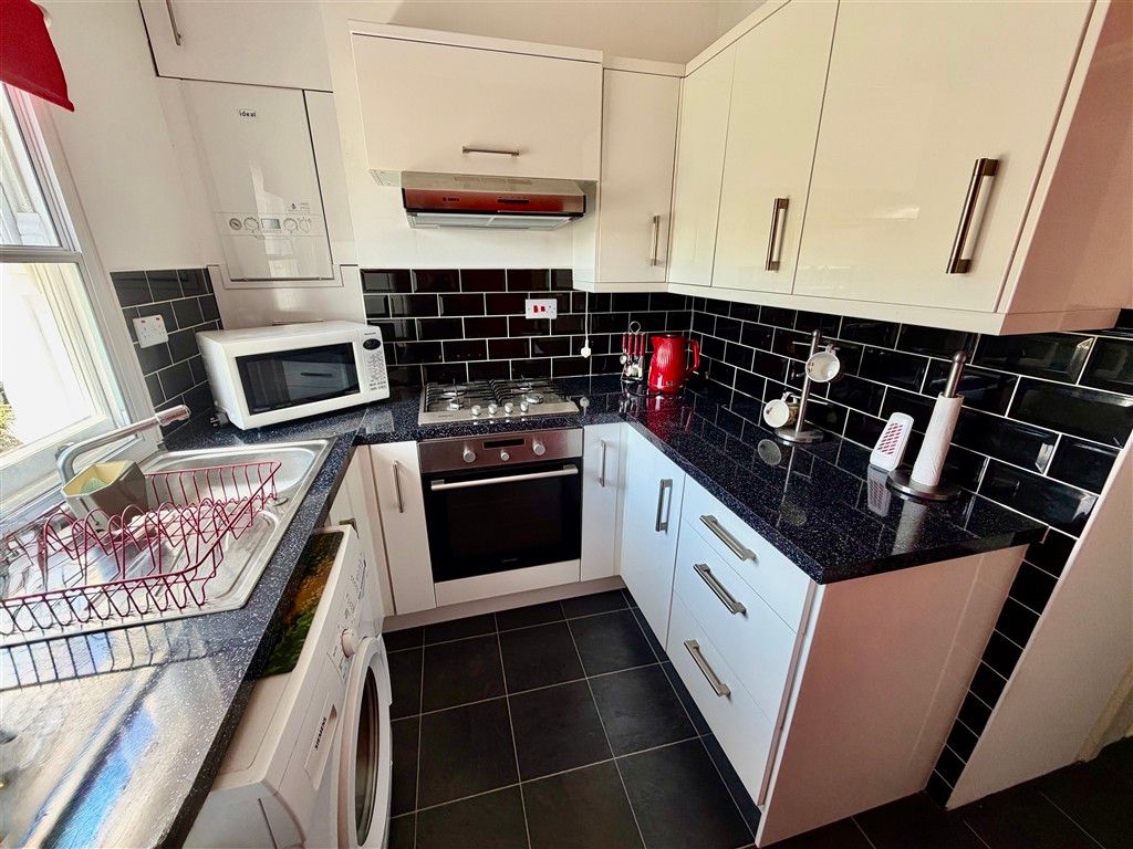 Property photo 2 of 8 Kitchen