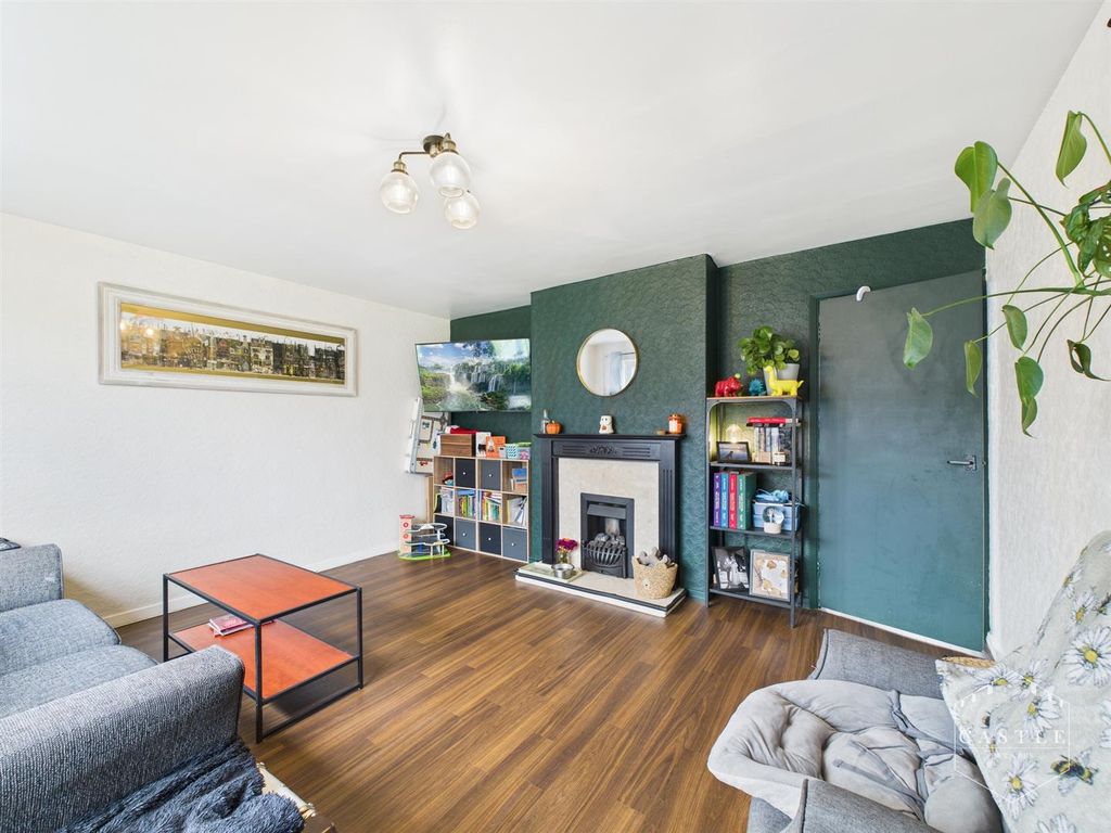 Property photo 3 of 15 Lounge