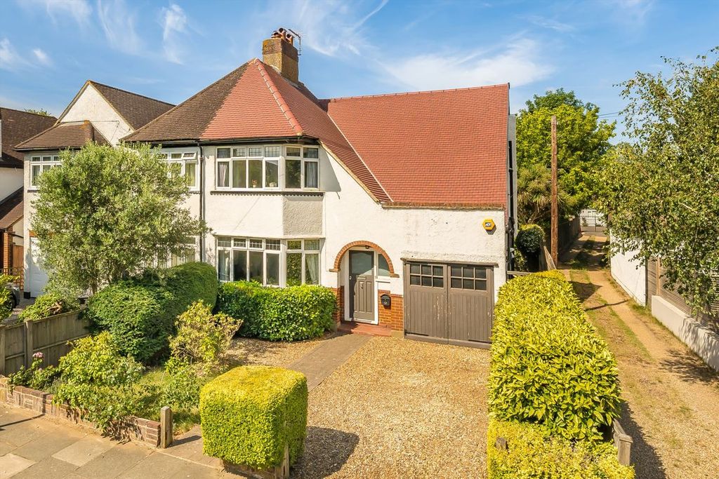 Property photo 1 of 8