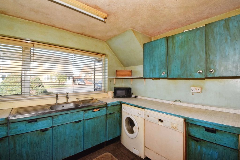 Property photo 3 of 20 Kitchen