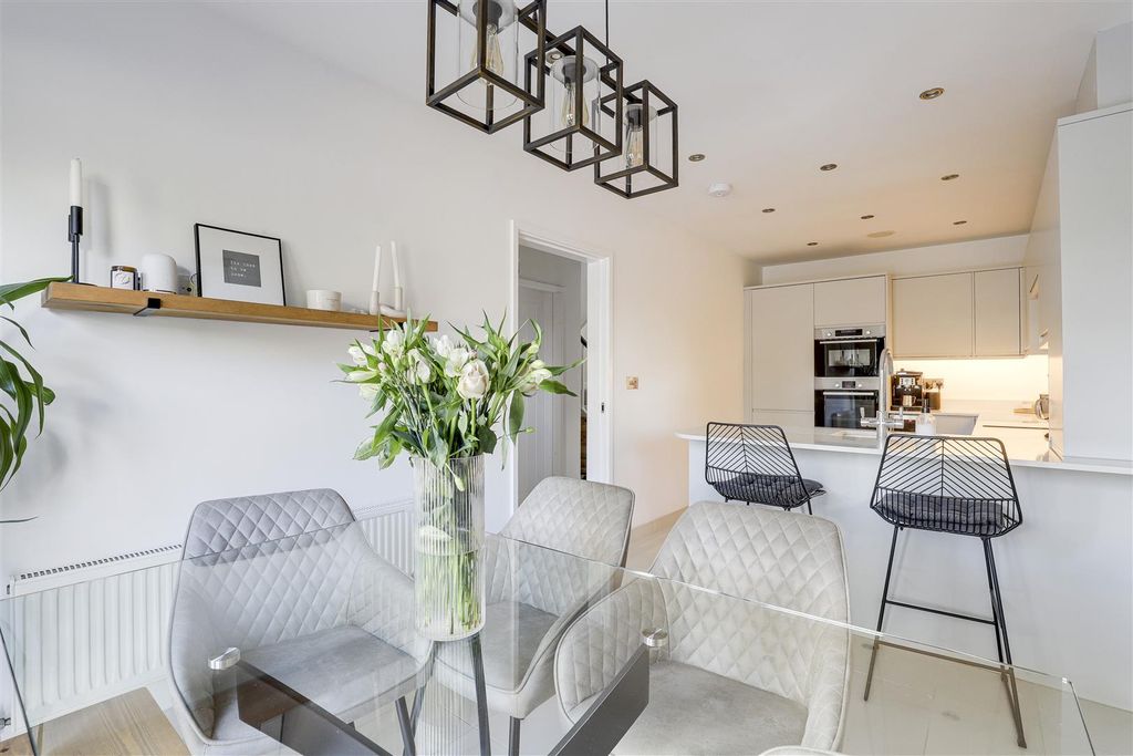 Property photo 2 of 27 10776.Jpg