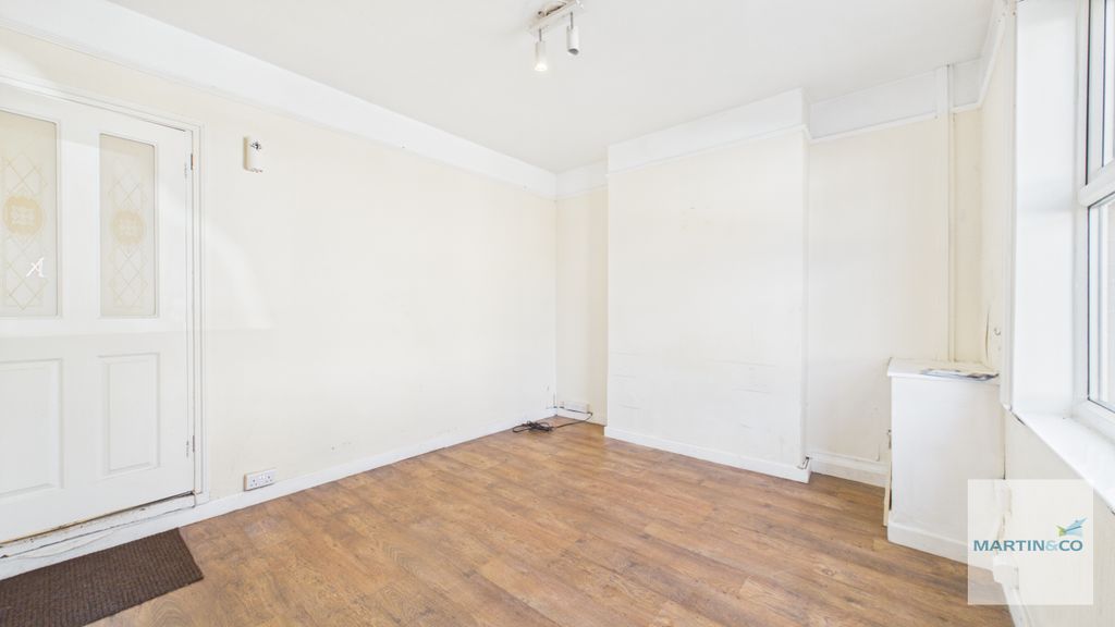 Property photo 3 of 16 Cam03663G0-Pr0295-Still010