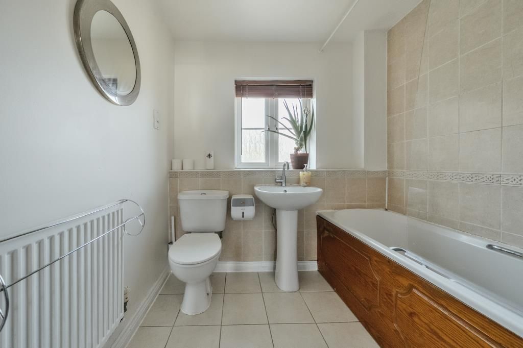 Property photo 2 of 17 Bathroom