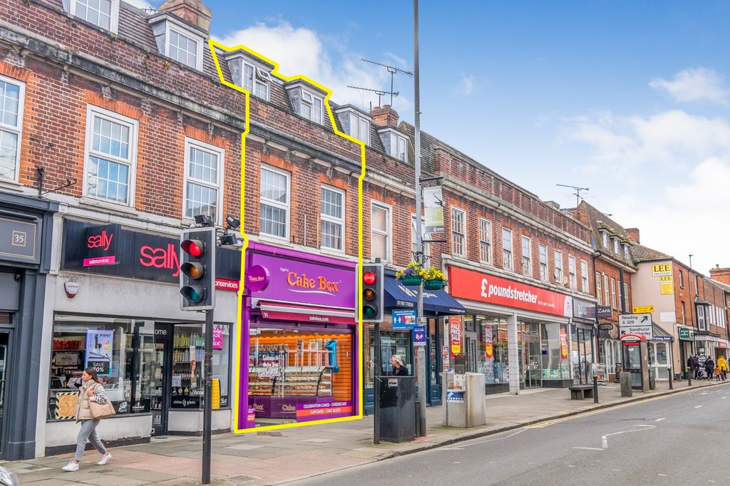 Property photo 1 of 13 31 Peach Street, Wokingham, Berkshire Rg40 1Xj
