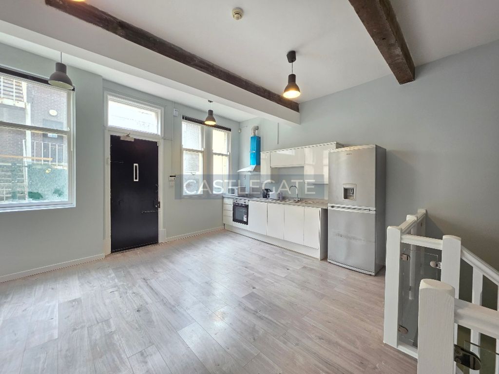 Property photo 2 of 10 Flat 11, 13-17 Chancery Lane, Huddersfield, HD1 2Dr (2)