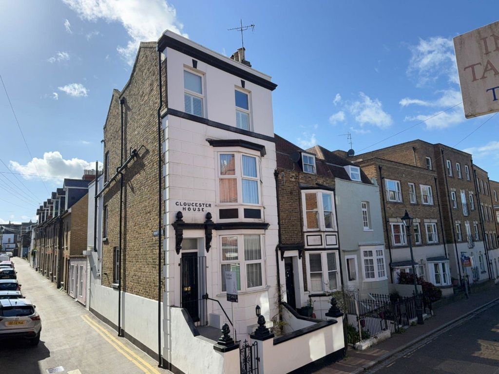 Property photo 2 of 22