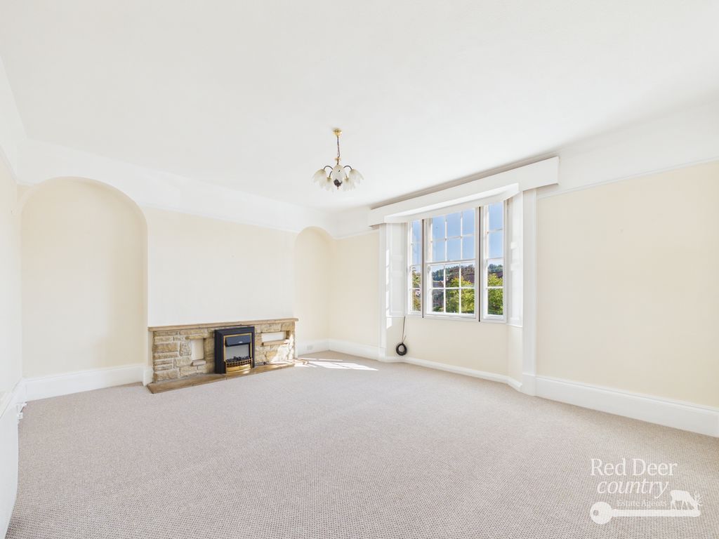 Property photo 2 of 11 Living Room