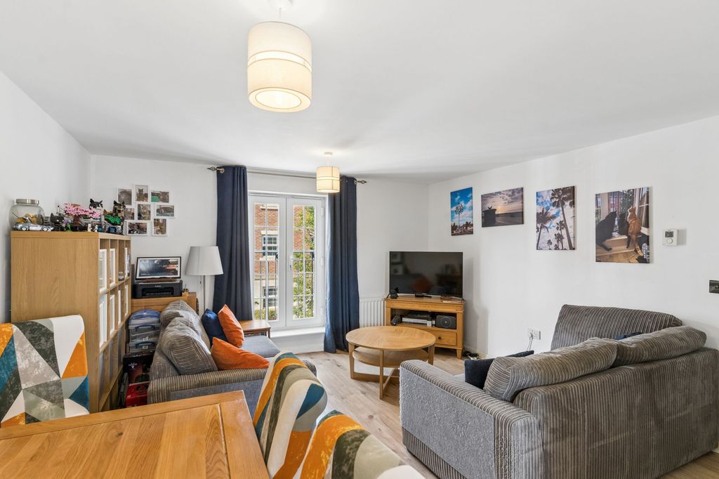 Property photo 2 of 18